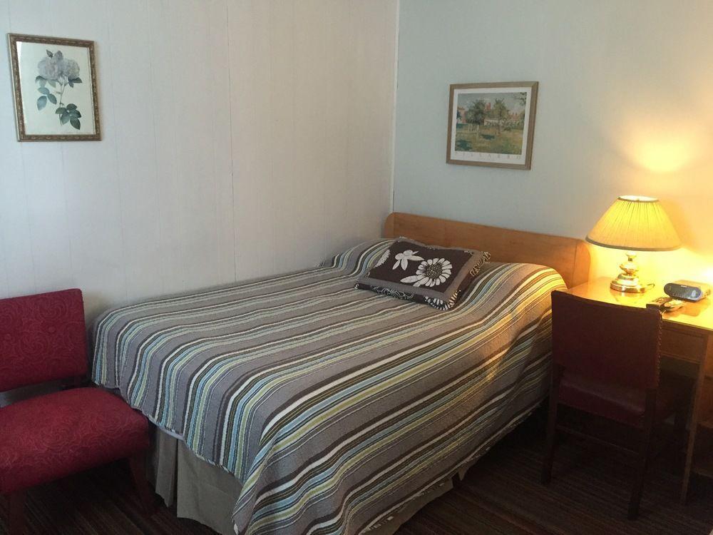 Twin Peaks Motel Napanee Kültér fotó