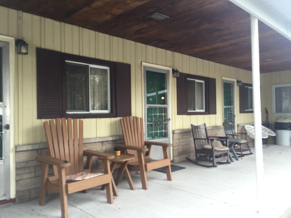 Twin Peaks Motel Napanee Kültér fotó