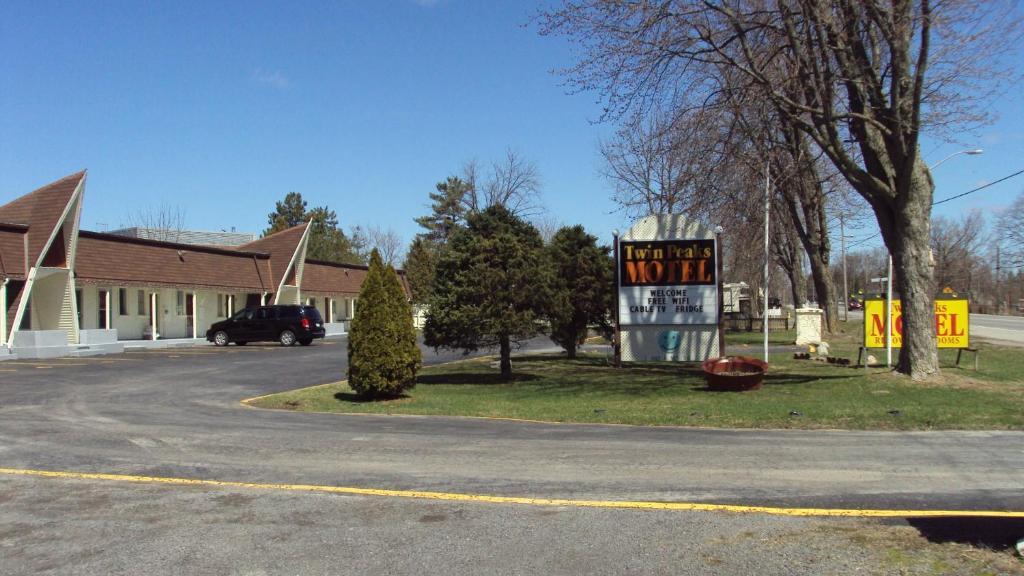 Twin Peaks Motel Napanee Kültér fotó
