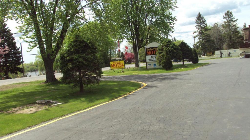 Twin Peaks Motel Napanee Kültér fotó
