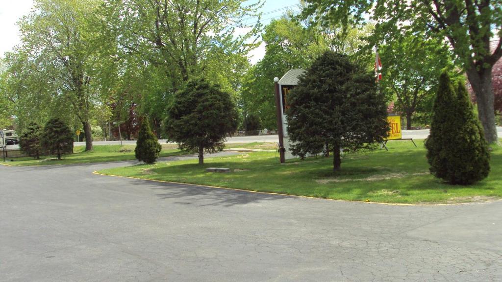 Twin Peaks Motel Napanee Kültér fotó