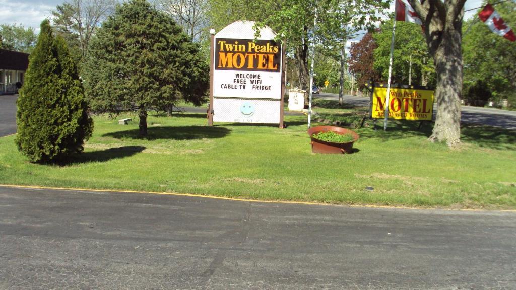 Twin Peaks Motel Napanee Kültér fotó